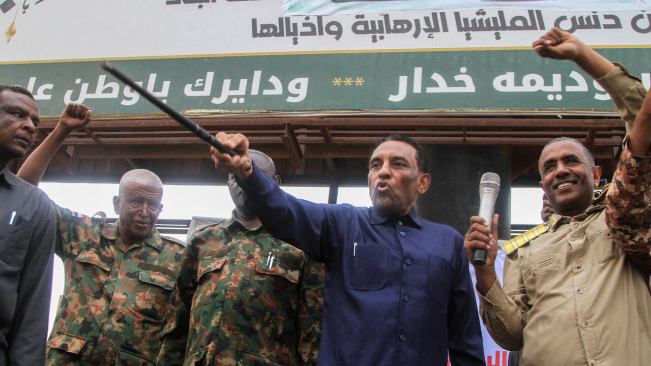 السودان: البرهان ورئيس وزرائه في الخرطوم وكلفة إعادة إعمار البلاد تقدّر بـ700 مليار دولار