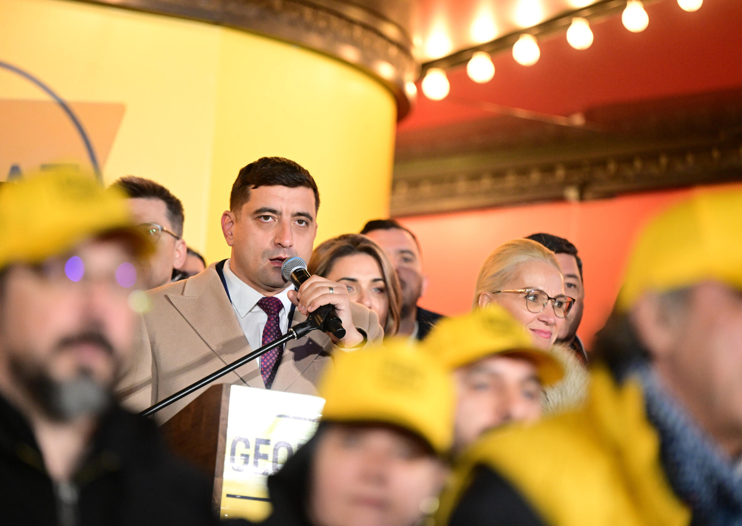 Le chef du parti d'extrême droite AUR George Simion, le 24 novembre 2024 à Bucarest