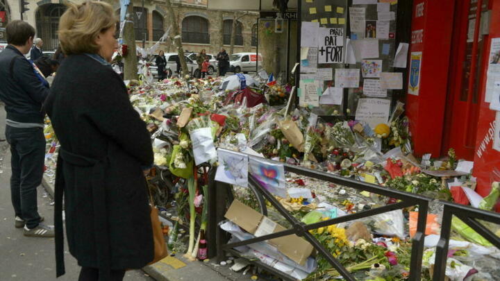 تجمع للحداد على أرواح ضحايا الاعتداءات في الدائرة 11 في باريس، 27 نوفمبر/ تشرين الثاني 2015