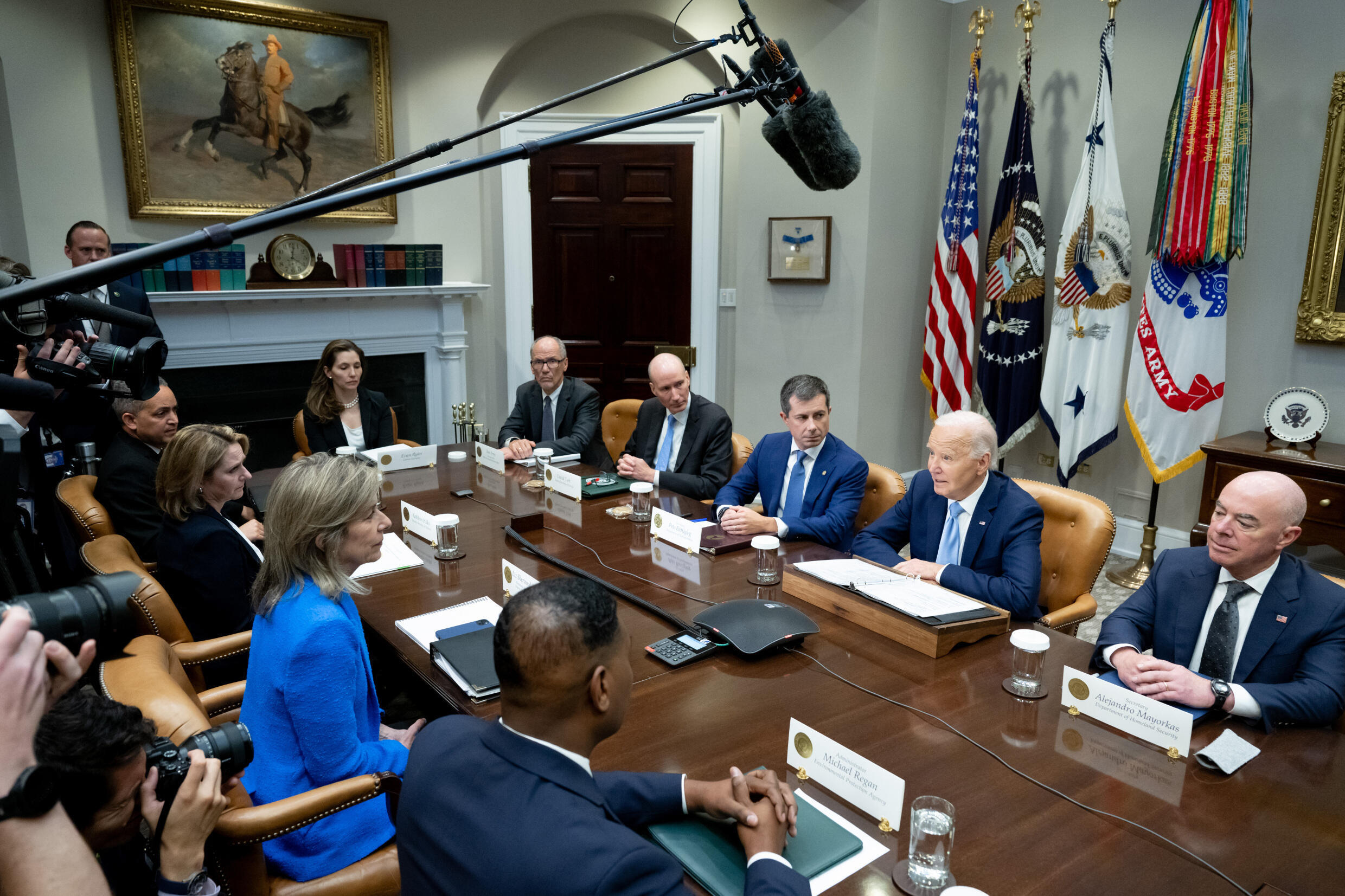 Le président américain Joe Biden lors d'une réunion à la Maison-Blanche sur l'ouragan Hélène, le 1er octobre 2024/