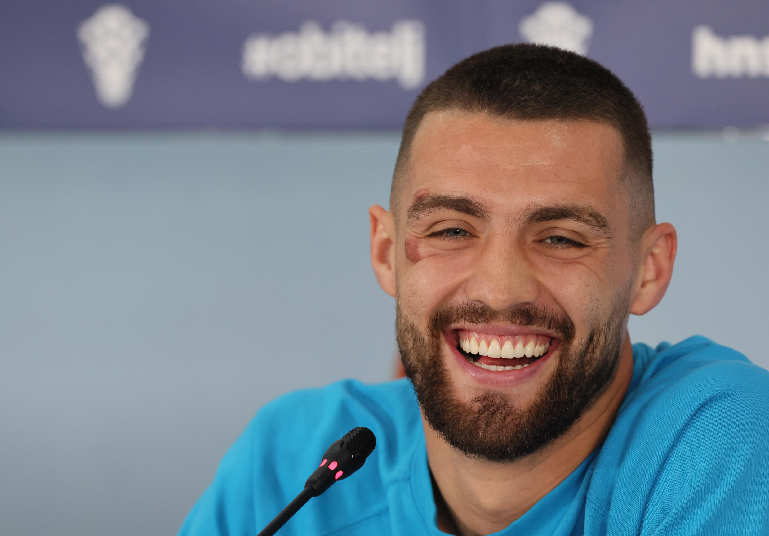 Mercredi, le Croate Mateo Kovacic s'adresse aux journalistes à Doha