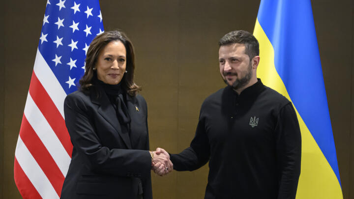 Le président ukrainien Volodymyr Zelensky et la vice-président américaine Kamala Harris au Sommet sur la paix de Burgenstock (Suisse) le 15 juin 2024