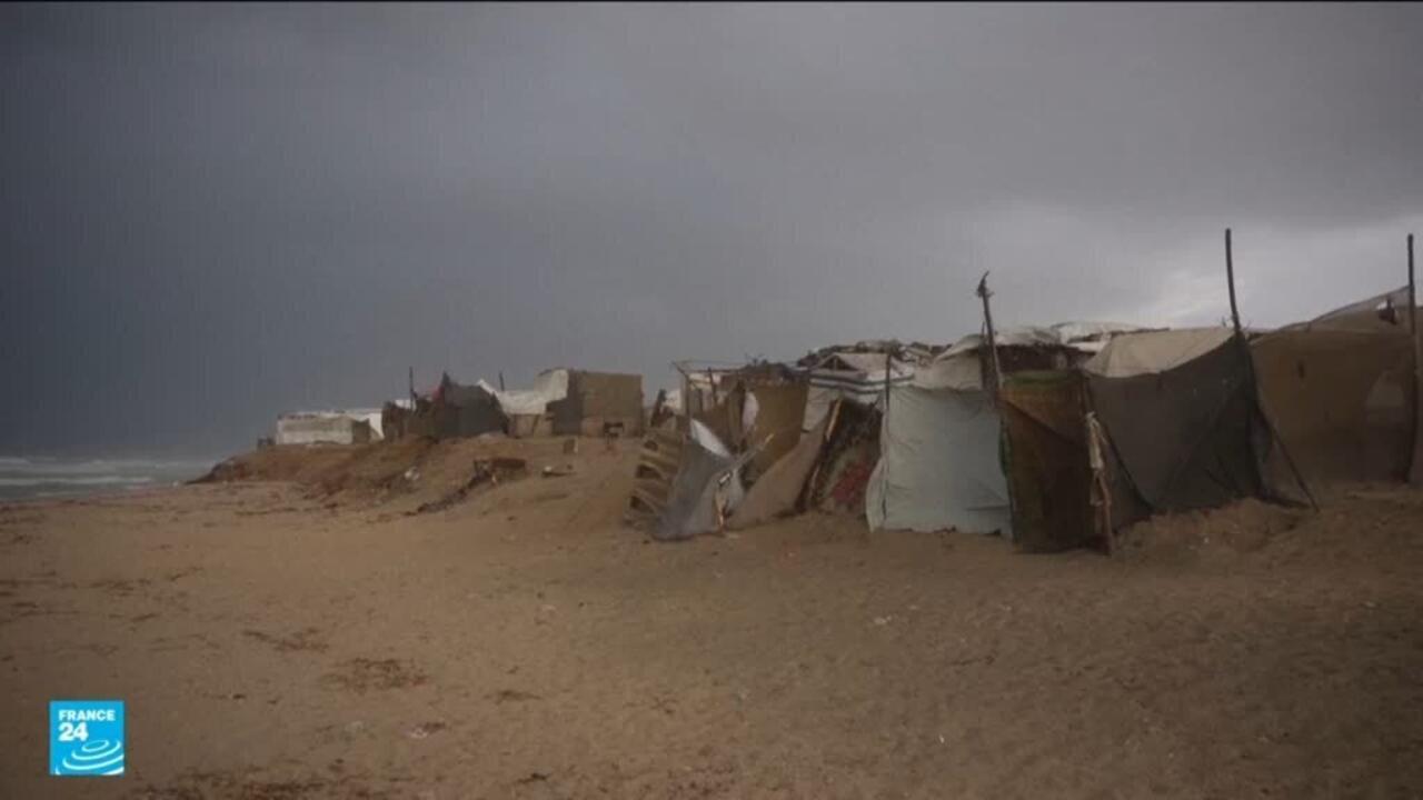 الأمطار تجتاح المخيمات في غزة وتكشف حجم هشاشتها