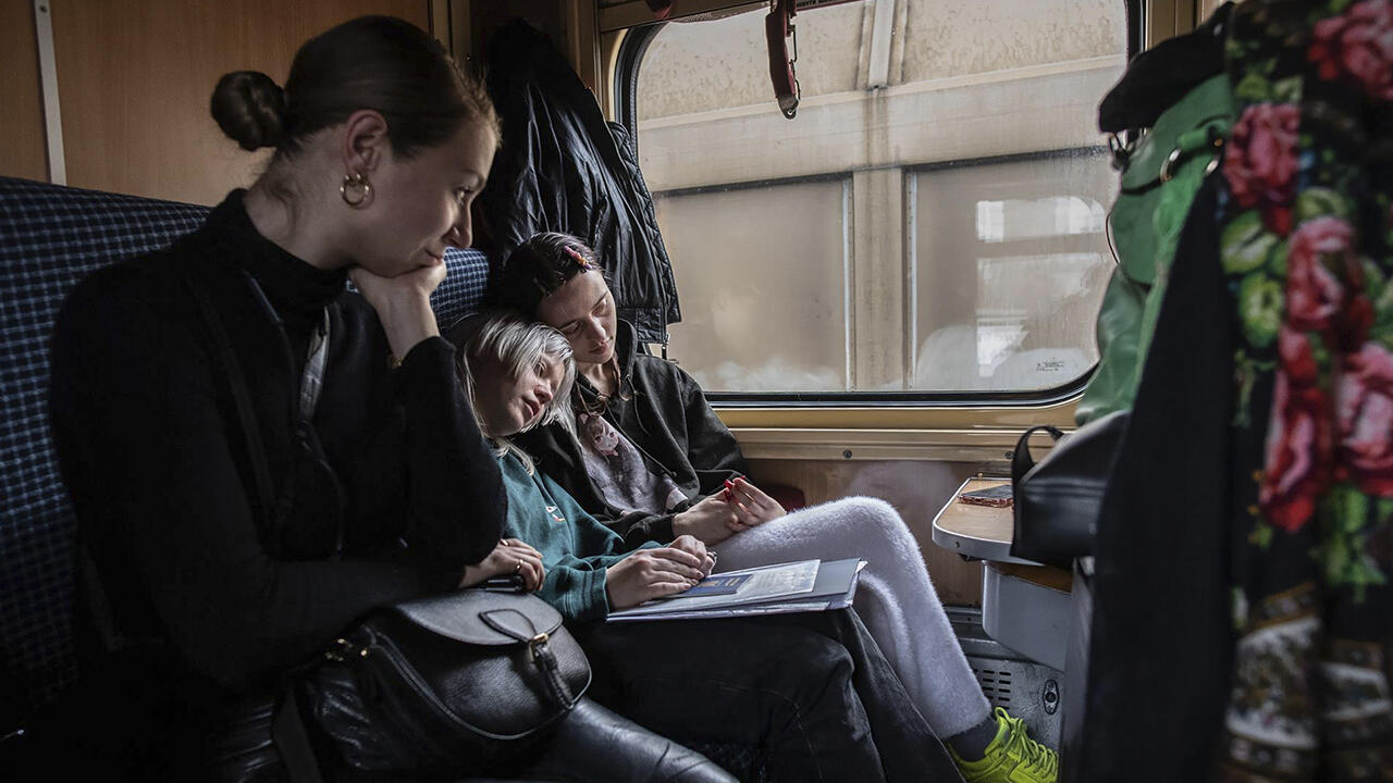 Ucrania rechaza los corredores humanitarios rusos 2 Archivo: Tren de pasajeros ucraniano de Kiev a Varsovia en la estación de tren de Dorohusk, al este de Polonia, el 25 de febrero de 2022.