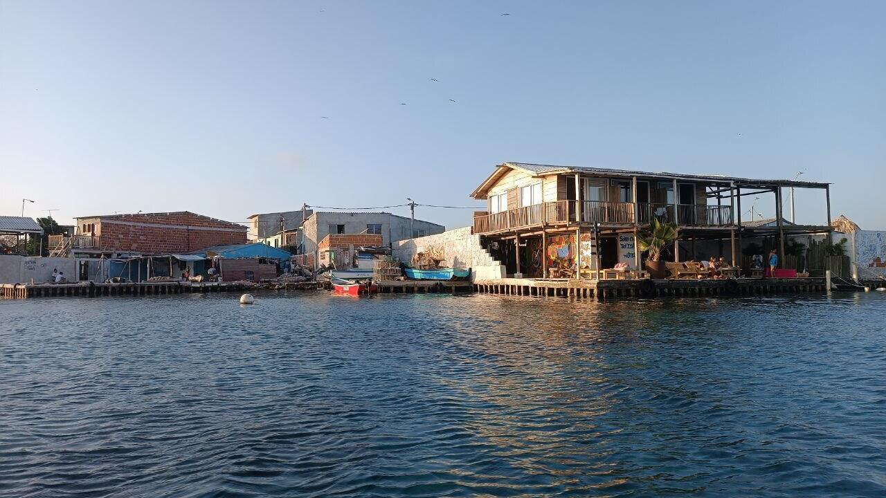 La isla artificial más densamente poblada del mundo clama por ayuda