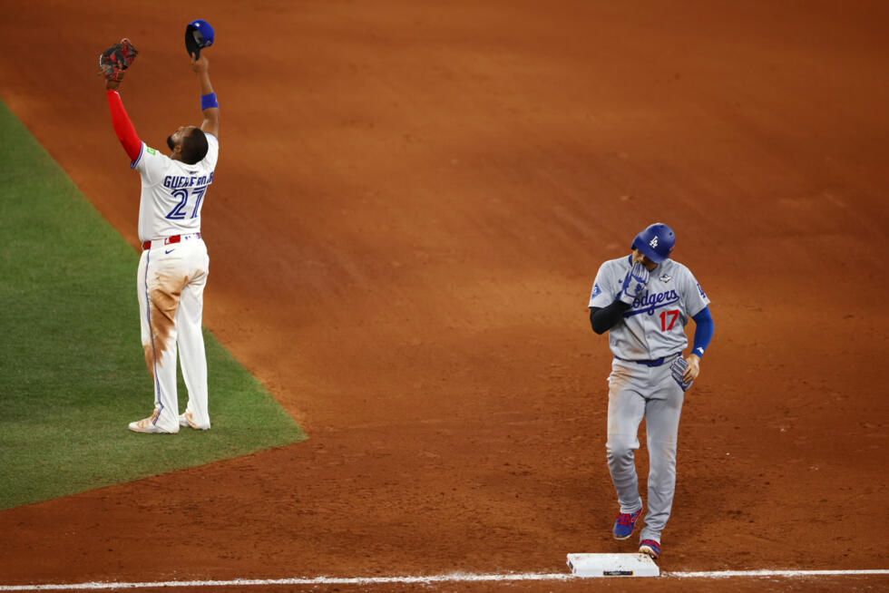Blue Jays thrash Dodgers 11-4 to win World Series opener