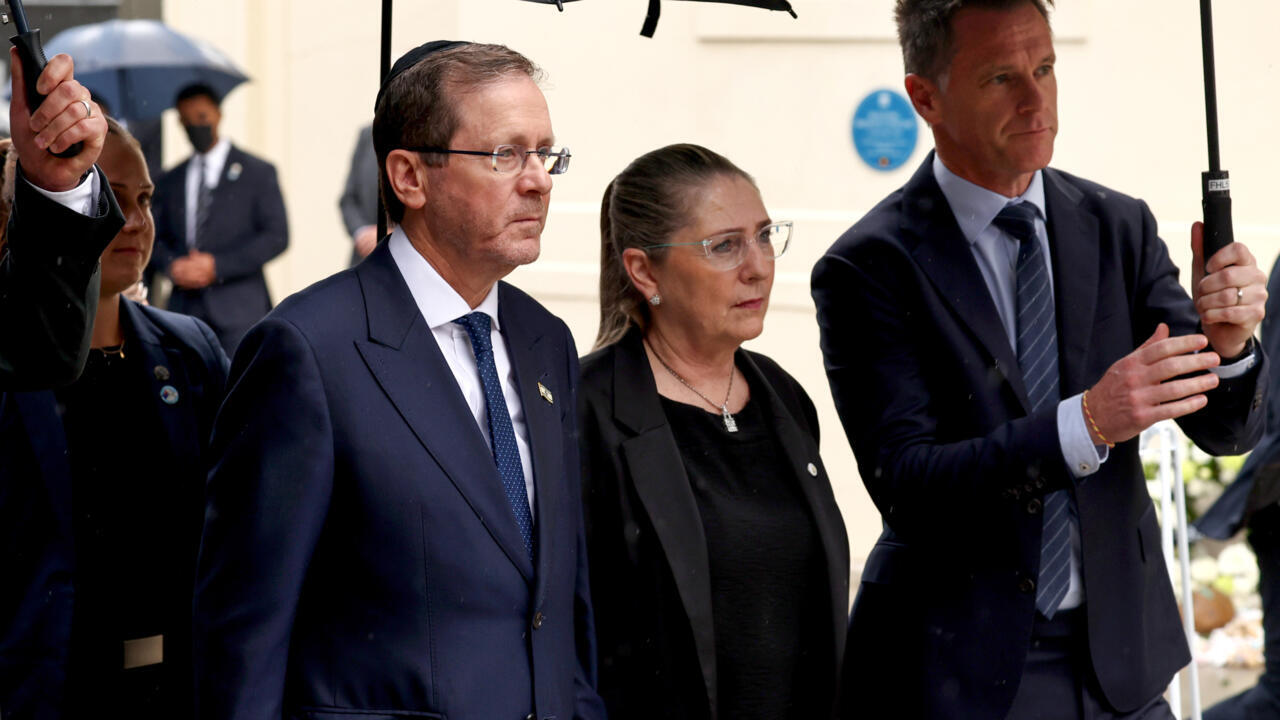 الرئيس الإسرائيلي يبدأ زيارة لأستراليا لتكريم ضحايا هجوم بونداي