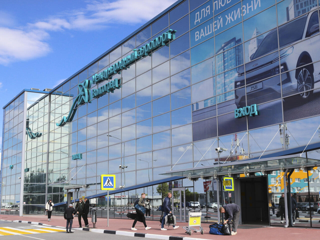 Rusia cierra varios aeropuertos tras importantes ataques con drones ucranianos