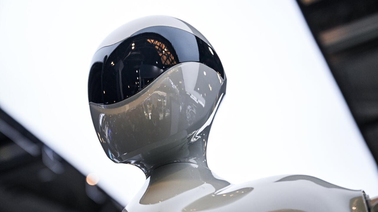 بسبب الذكاء الاصطناعي... شركات عالمية تتجه نحو تقليص الوظائف وسط تراجع معنويات المستهلكين