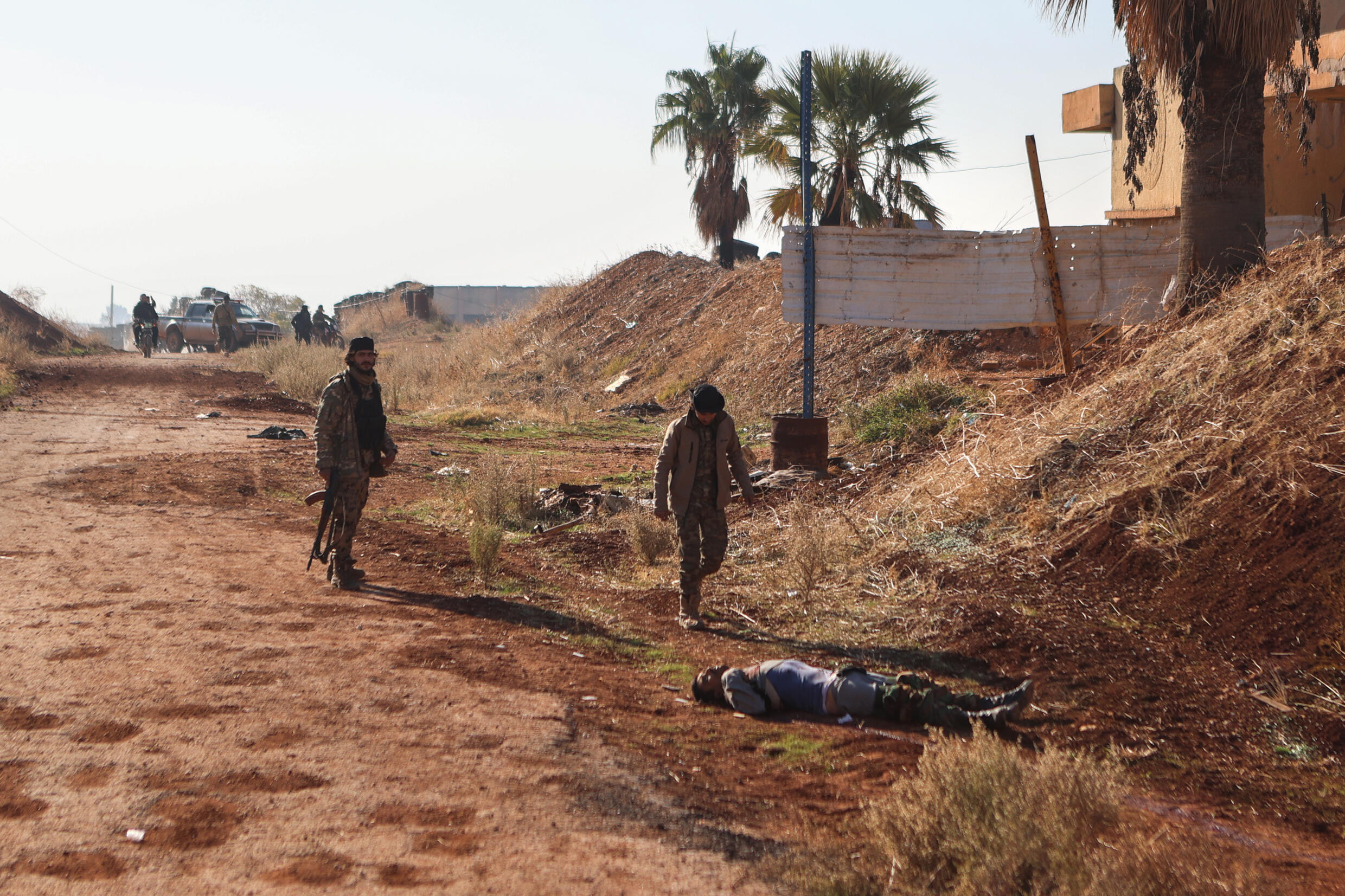 Des combattants sur le terrain à Atareb, dans la province d'Alep, dans le nord de la Syrie,  le 28 novembre 2024