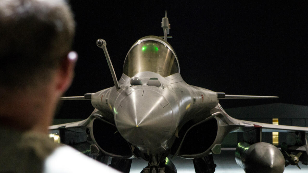 French air strike hits IS group oil facility in Syria