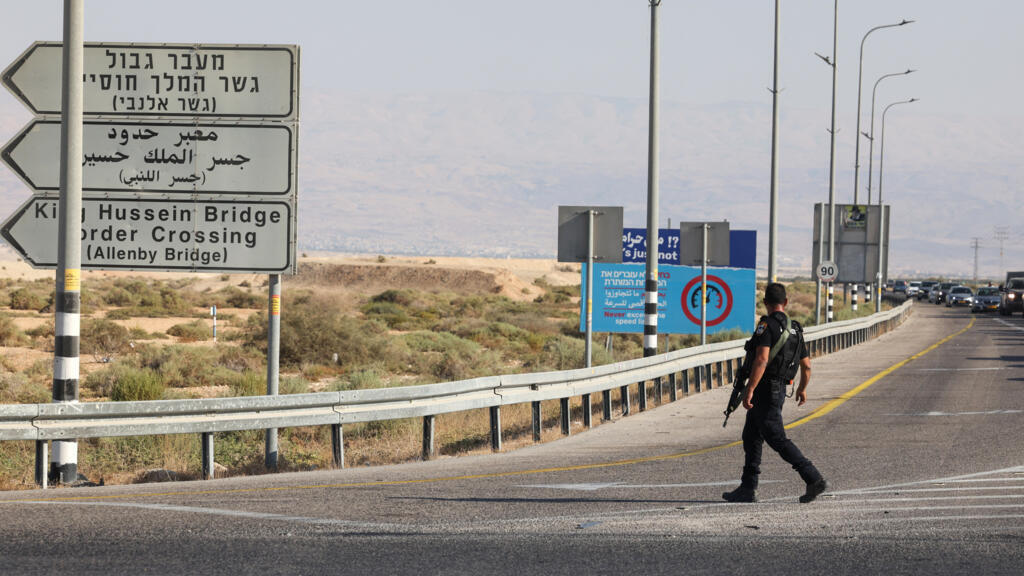 Palestinian, Jordan authorities say Israel to indefinitely close West Bank crossing