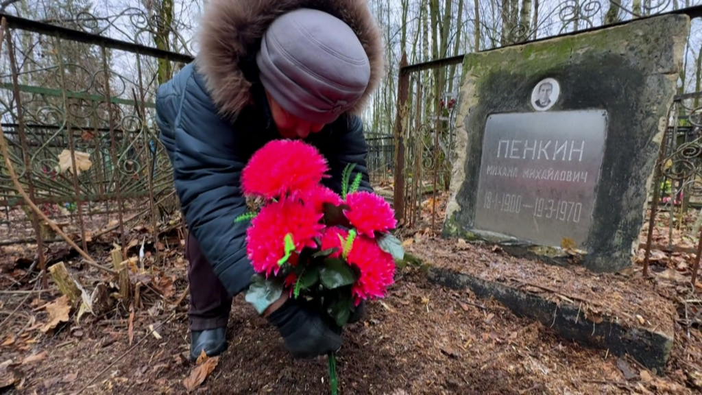 Tending to the forgotten: A Russian family brings abandoned graves back to life插图
