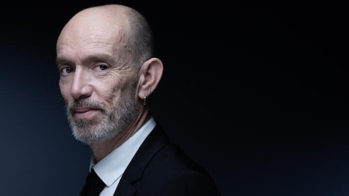 L'écrivain français Laurent Mauvignier, ici à Paris le 13 octobre 2025, a remporté le prix Goncourt 2025.