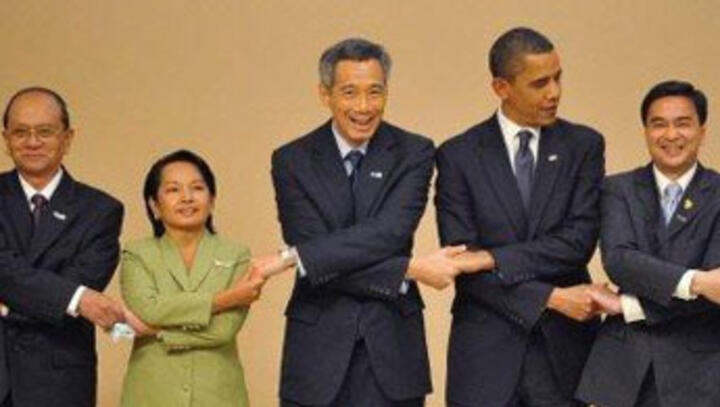 Obama, ASEAN leaders turn up the heat on Burma