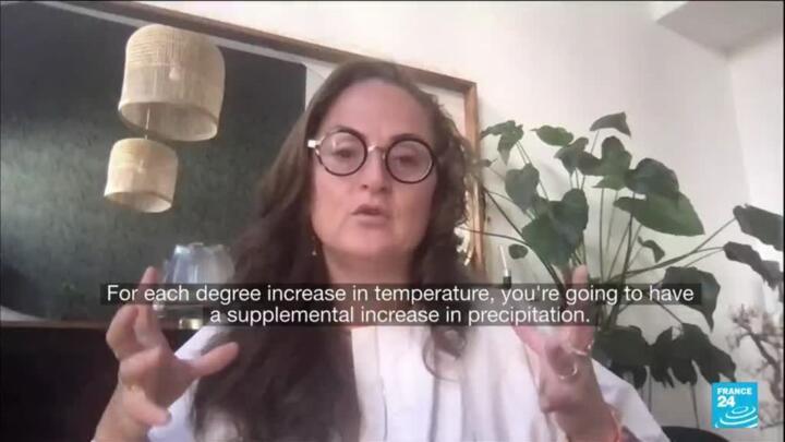 Climate change: Rain falls at highest point of Greenland's summit for first time on record