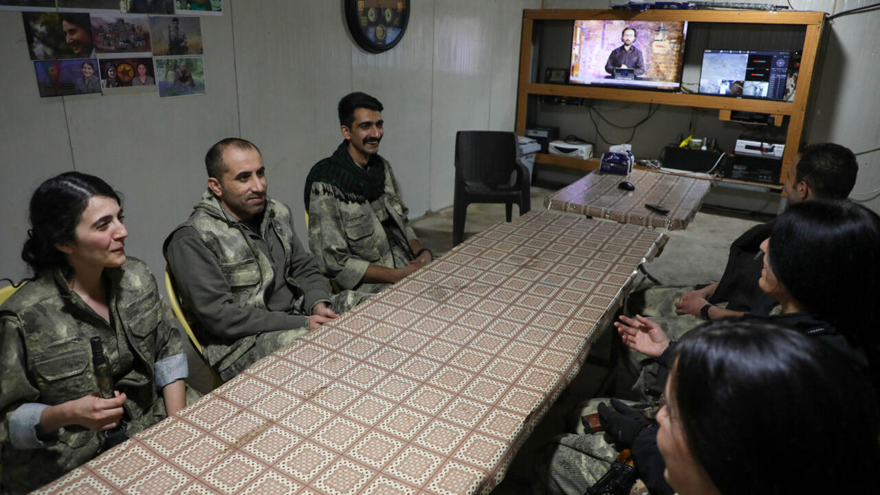 حزب العمال الكردستاني "لن يتخذ أي خطوة أخرى" ويطالب تركيا بالإفراج عن أوجلان (قيادي لفرانس برس)