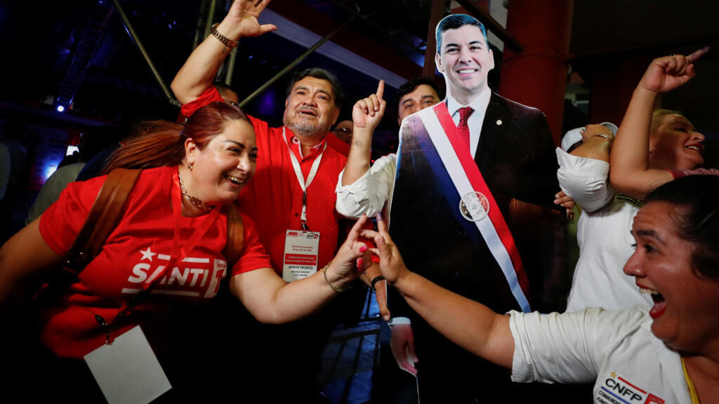 Présidentielle au Paraguay : le conservateur Santiago Peña en tête du scrutin