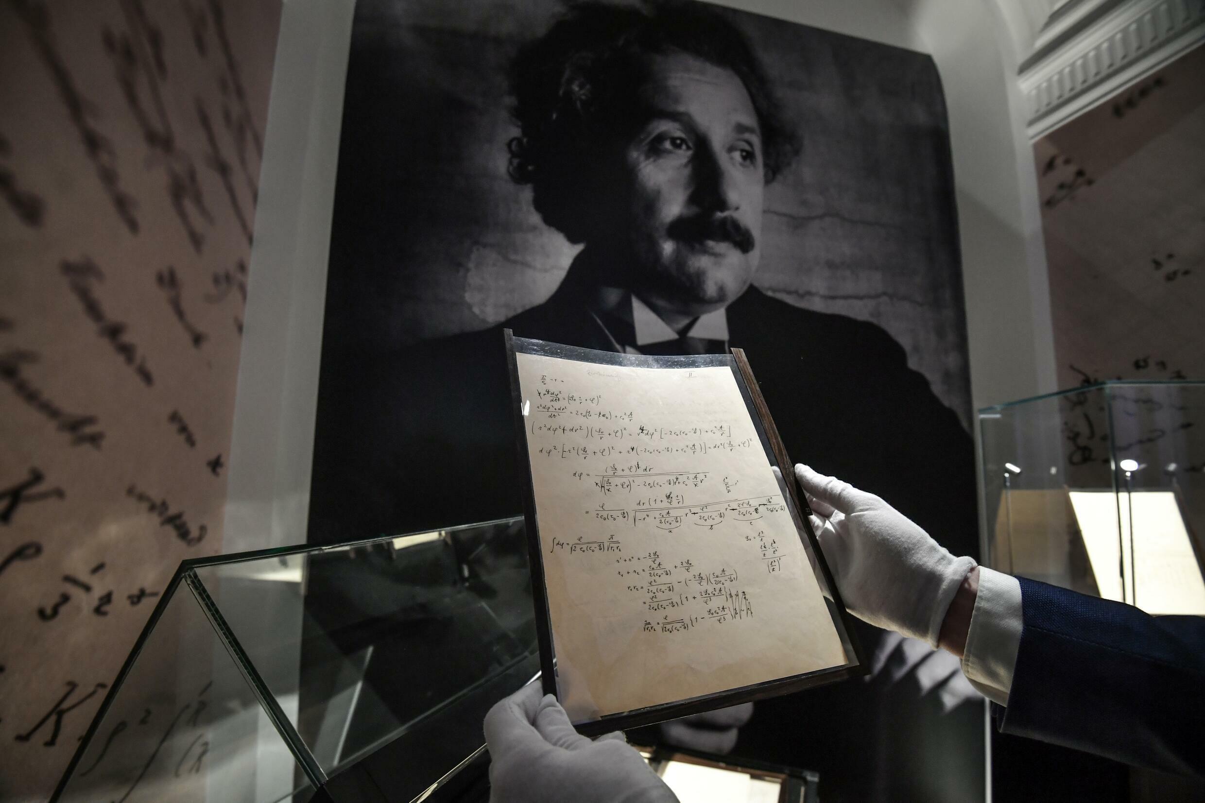 Manuscrito de Albert Einstein, subastado en Christie's, foto 22 de noviembre de 2021