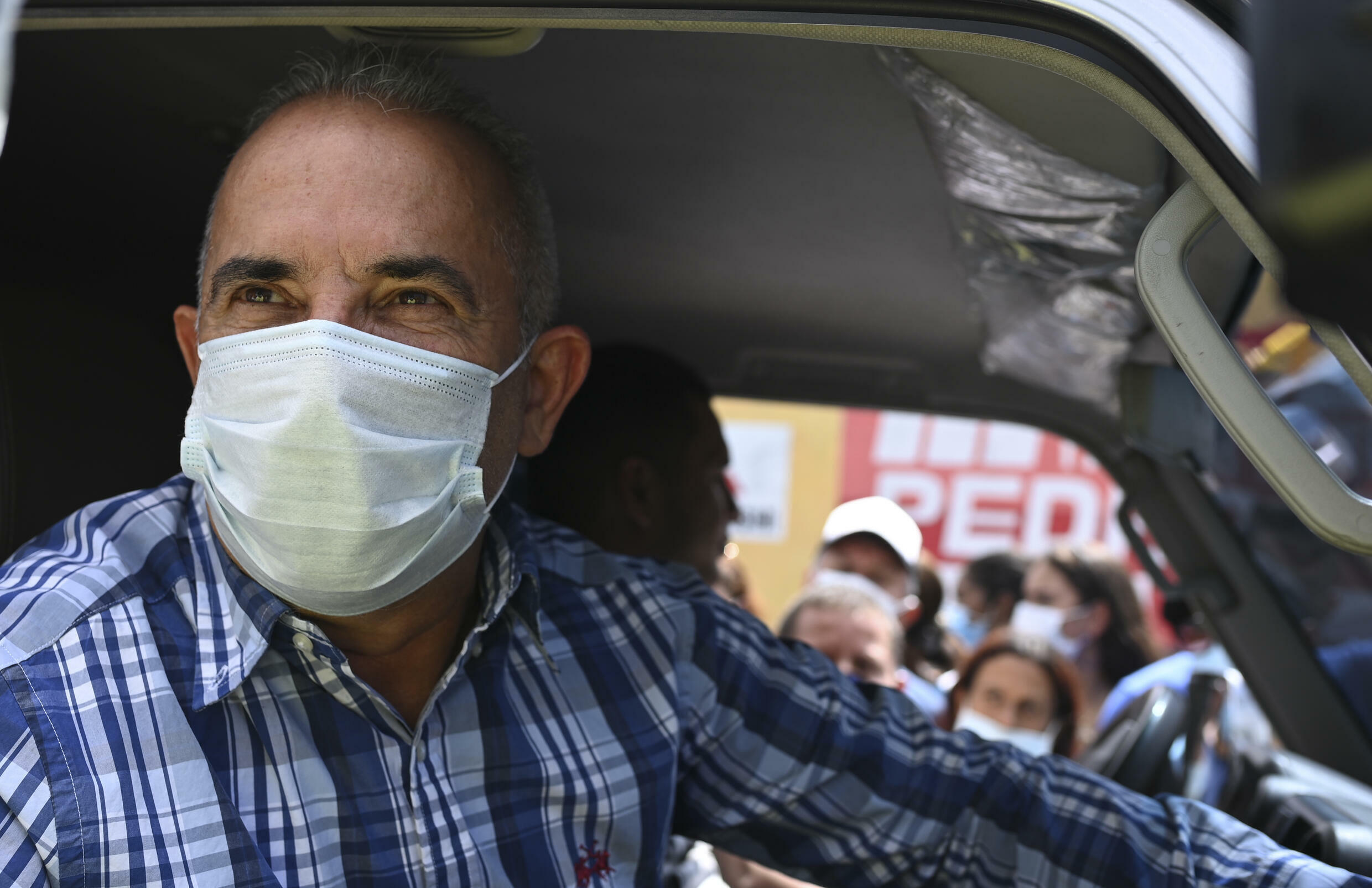 El candidato a la gobernación de Táchira por el partido oficialista PSUV, Freddy Bernal, durante su campaña electoral en San Cristóbal, Venezuela, el 12 de noviembre de 2021