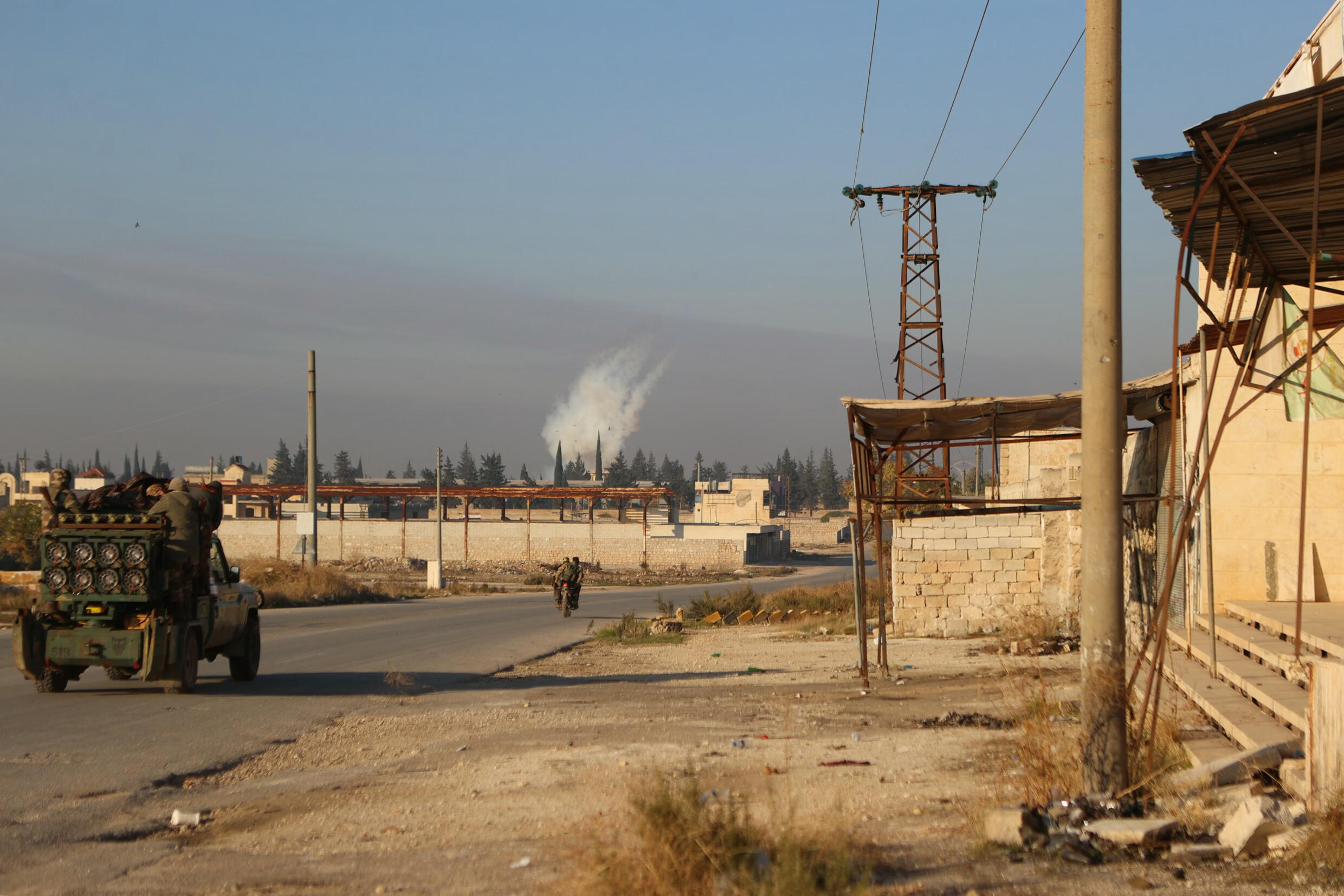 Combattants rebelles à Khan al-Assal, une localité du nord-ouest de la Syrie prise par les jihadistes et leurs alliés, le 29 novembre 2024