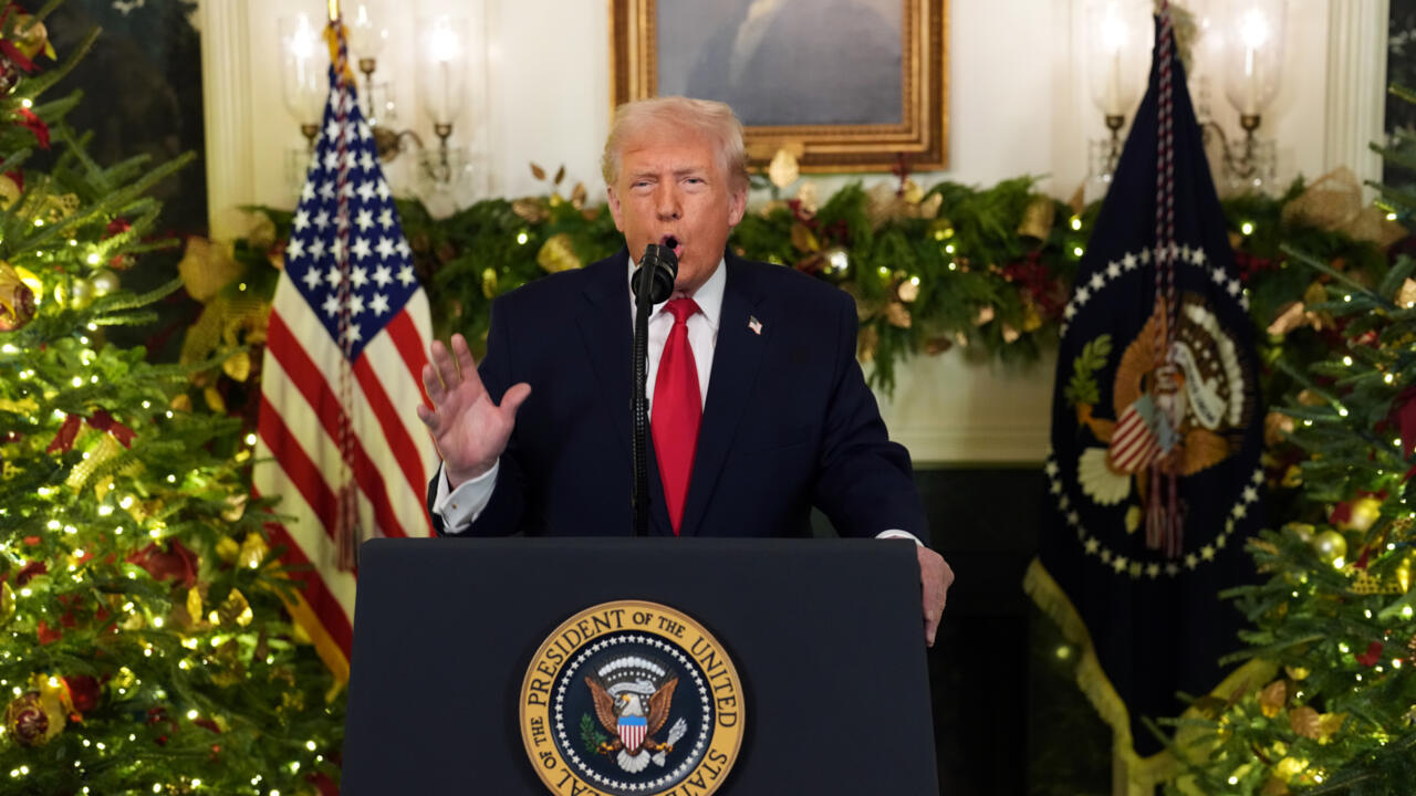 ترامب يؤكد مواصلة مساره الاقتصادي ويهاجم بايدن والمهاجرين