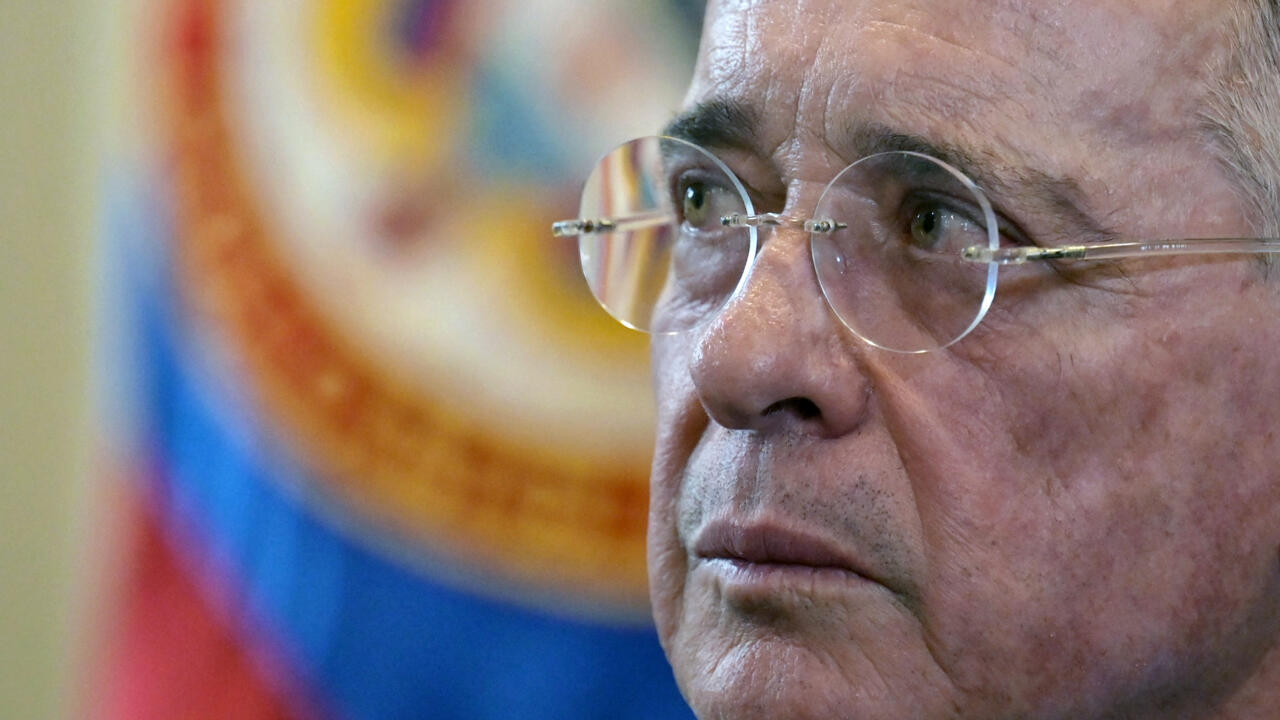 Tribunal Superior de Bogotá absuelve al expresidente Álvaro Uribe, revocando la condena en primera instancia