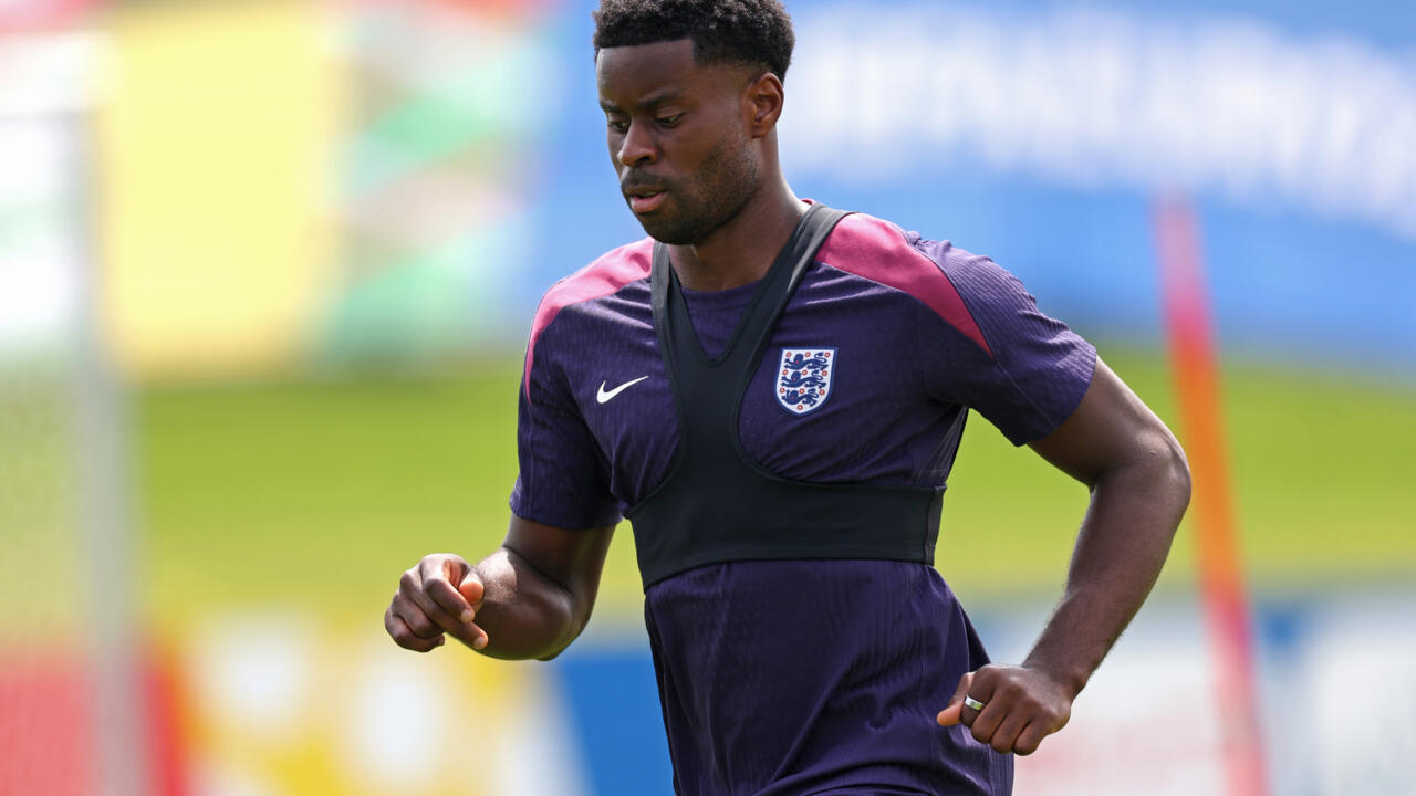 بطولة إنكلترا: سيتي يعزز دفاعه بمارك غويهي