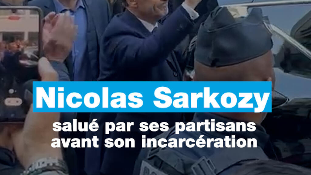 Nicolas Sarkozy salué par ses partisans avant son incarcération