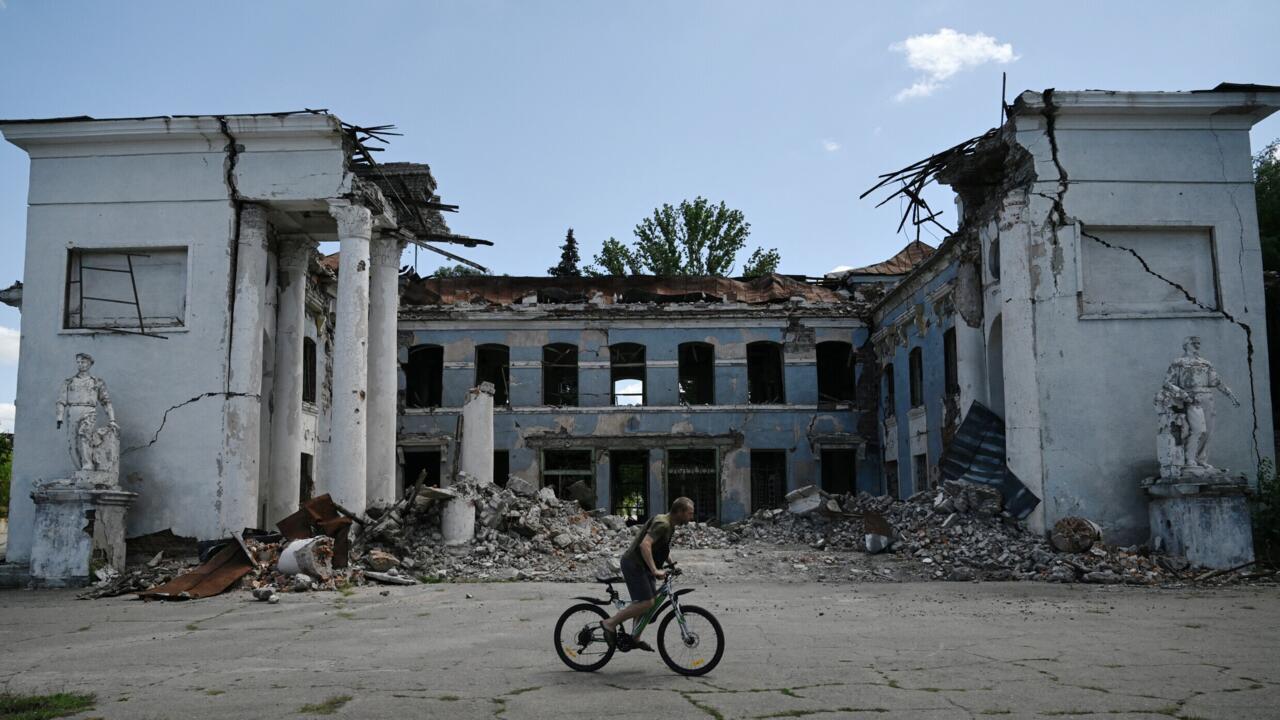 Au moins 20 morts dans une "frappe sauvage russe" sur un village de l'est de l'Ukraine