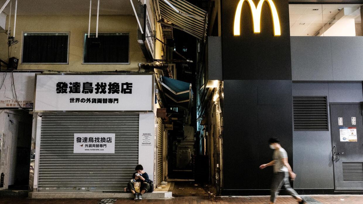 Virus puts Hong Kong's 'McRefugees' back on streets - FRANCE 24