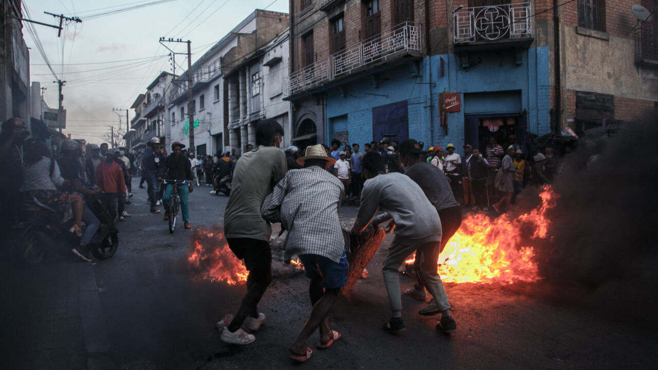 Madagascar : un ministre limogé après de violentes manifestations dans la capitale Antananarivo