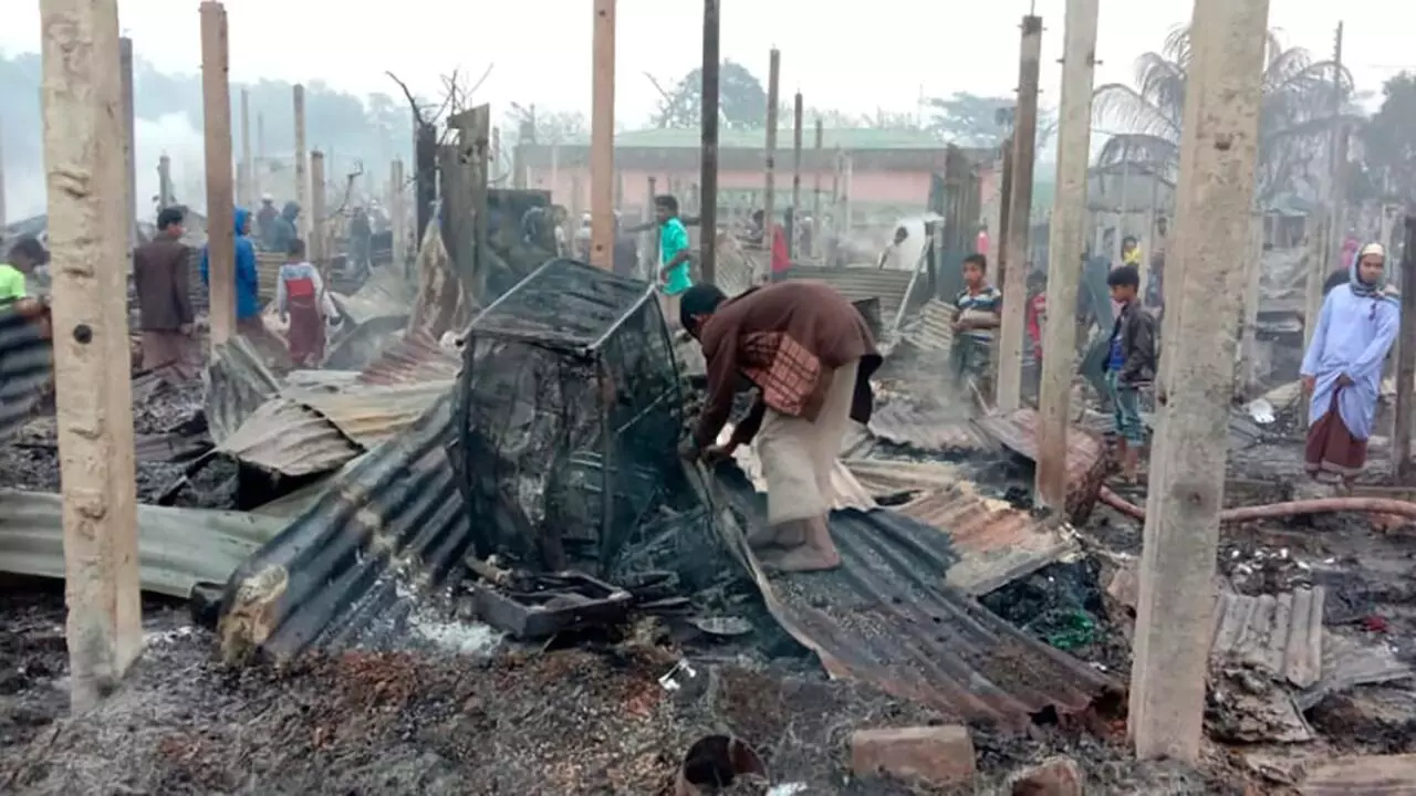 Lo perdieron todo": incendio en un campo de refugiados rohingya deja a miles sin techo