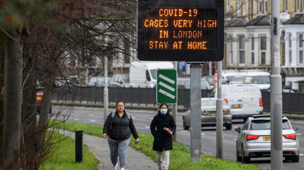 Covid 19 nouveau record au RoyaumeUni avec plus de 50 000 cas en 24