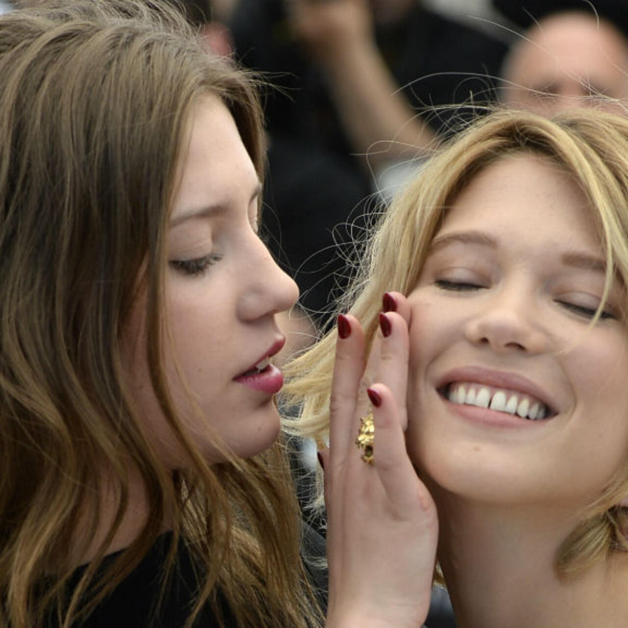 Adele 21 обложка. Adele "19". Adele exarchopoulos и леа сейду. Adele lea. Adele "19".