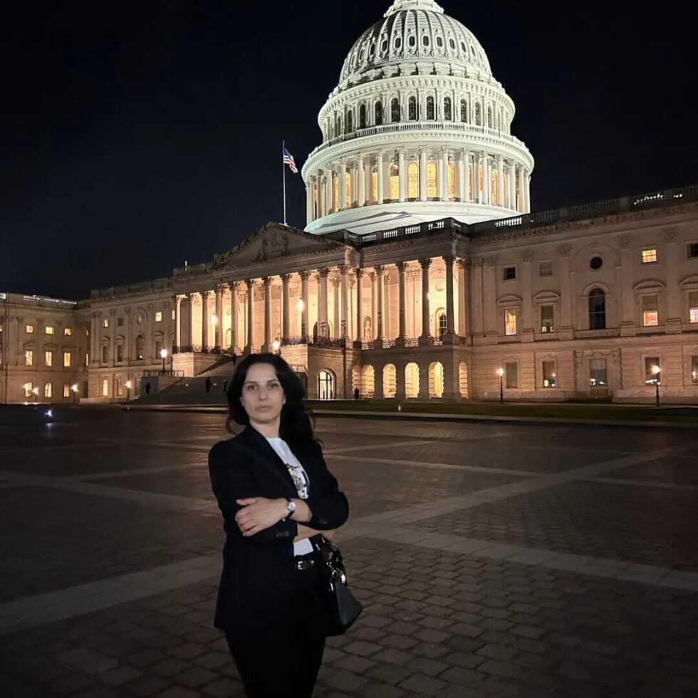 Lala Abgaryan, hermana de Gayane Abgaryan. en el Congreso de Estados Unidos.