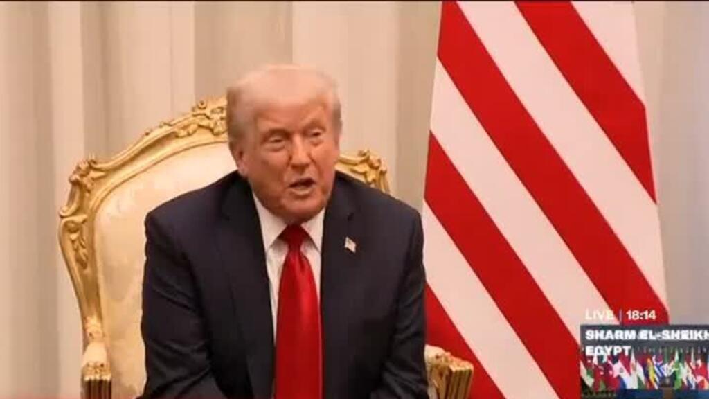 Leaders gather around Donald Trump in Sharm El-Sheikh for Middle East peace summit