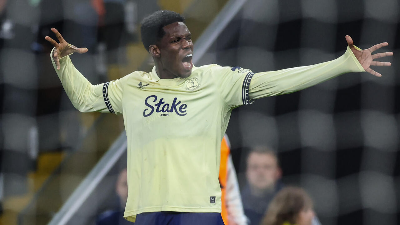 بطولة إنكلترا: فيلا يهدر الانفراد بالوصافة وولفرهامبتون يعرقل نيوكاسل