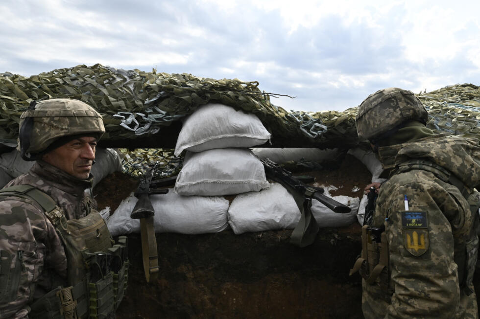 Militares ucranianos en sus trincheras cerca de la ciudad de Bakhmut, campo de batalla, el 8 de abril de 2023.