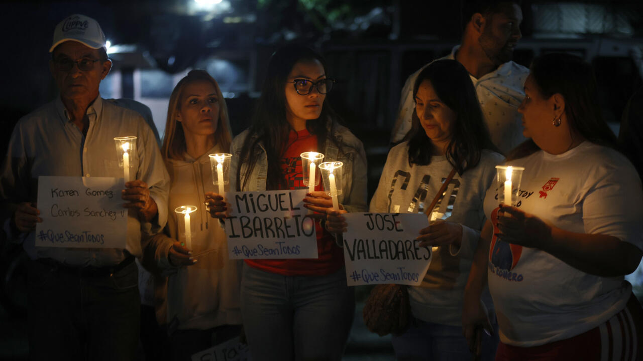 مادورو يؤكد من السجن أنه "بخير" وواشنطن تحض رعاياها على مغادرة فنزويلا "فورا"