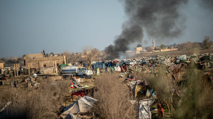 Thousands surrender as IS group nears defeat in Syria 