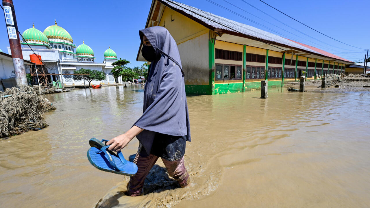Indonesia flood survivors battle mud, trauma