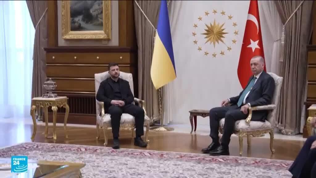 زيلنسكي في أنقرة لإحياء المسار التفاوضي بالتزامن مع مقترح أمريكي للسلام في أوكرانيا