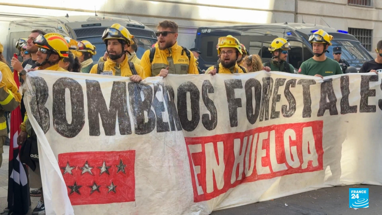 La crisis de los incendios en España desvela la precariedad laboral de los bomberos forestales