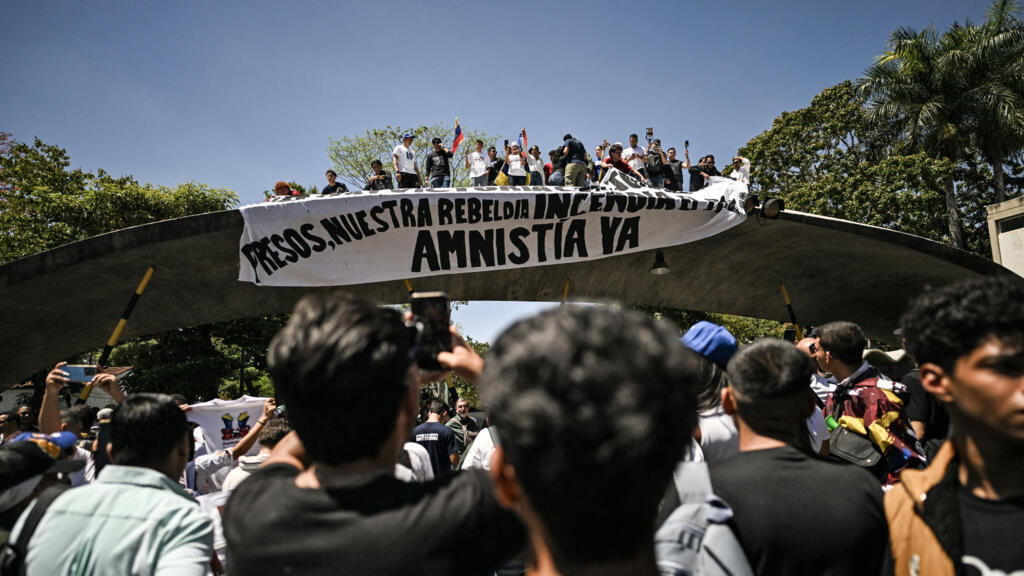 Au Venezuela, première grande manifestation de l'opposition depuis la chute de Maduro