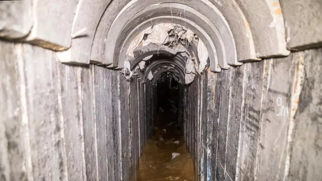 Archivo-Fotografía tomada el 18 de enero de 2018 desde el lado israelí de la frontera con la Franja de Gaza, que muestra un túnel que Israel afirma haber sido excavado en el enclave palestino. 