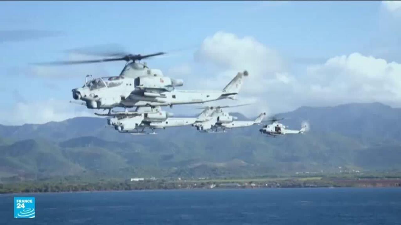 ترامب ووزير دفاعه يتوعدان فنزويلا ومادورو يقول إنه أجرى محادثة "ودية" مع ترامب