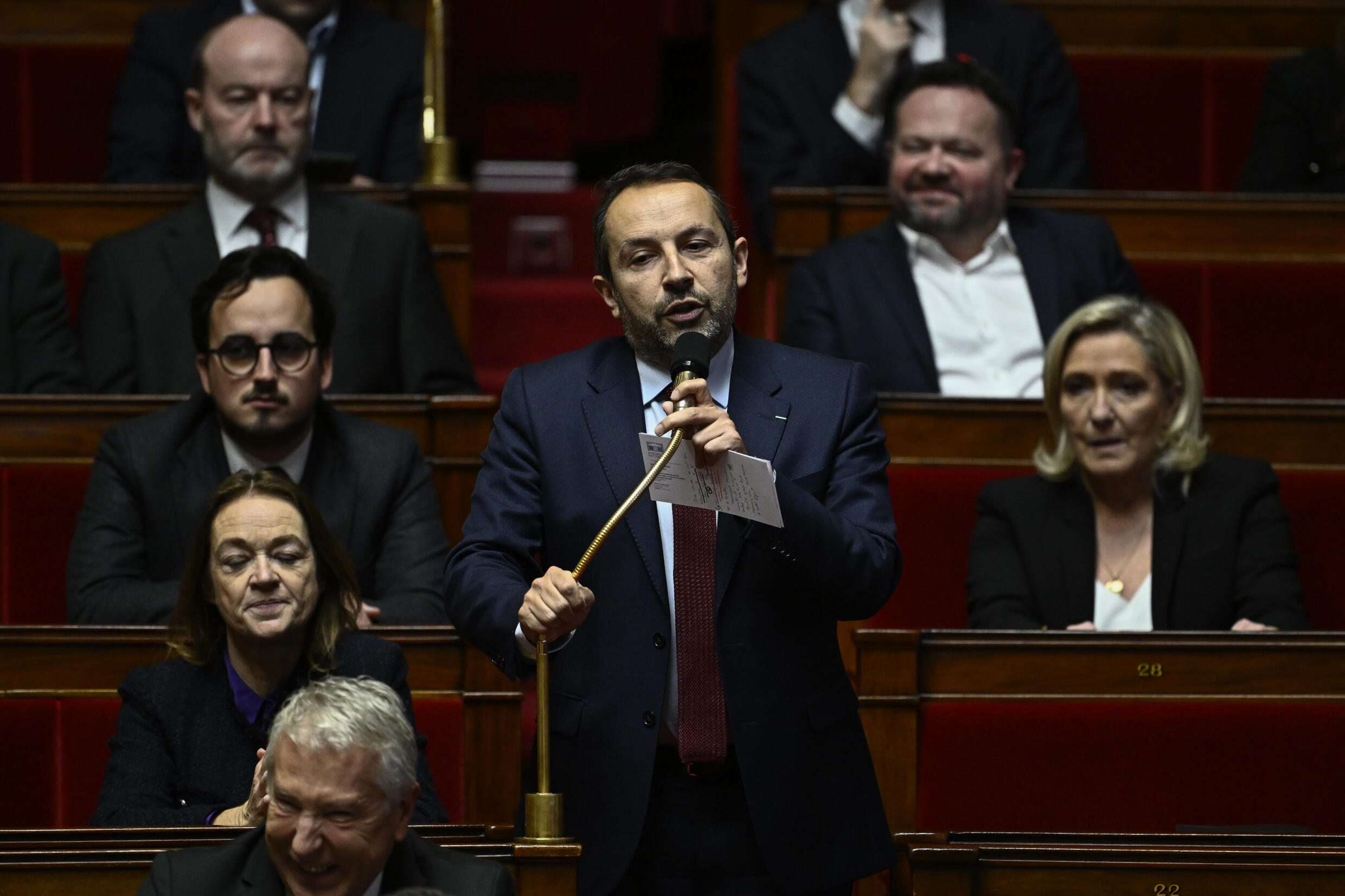 Pour le vice-président du RN Sébastien Chenu, François Bayrou "méprise le Rassemblement national et ses millions d'électeurs".