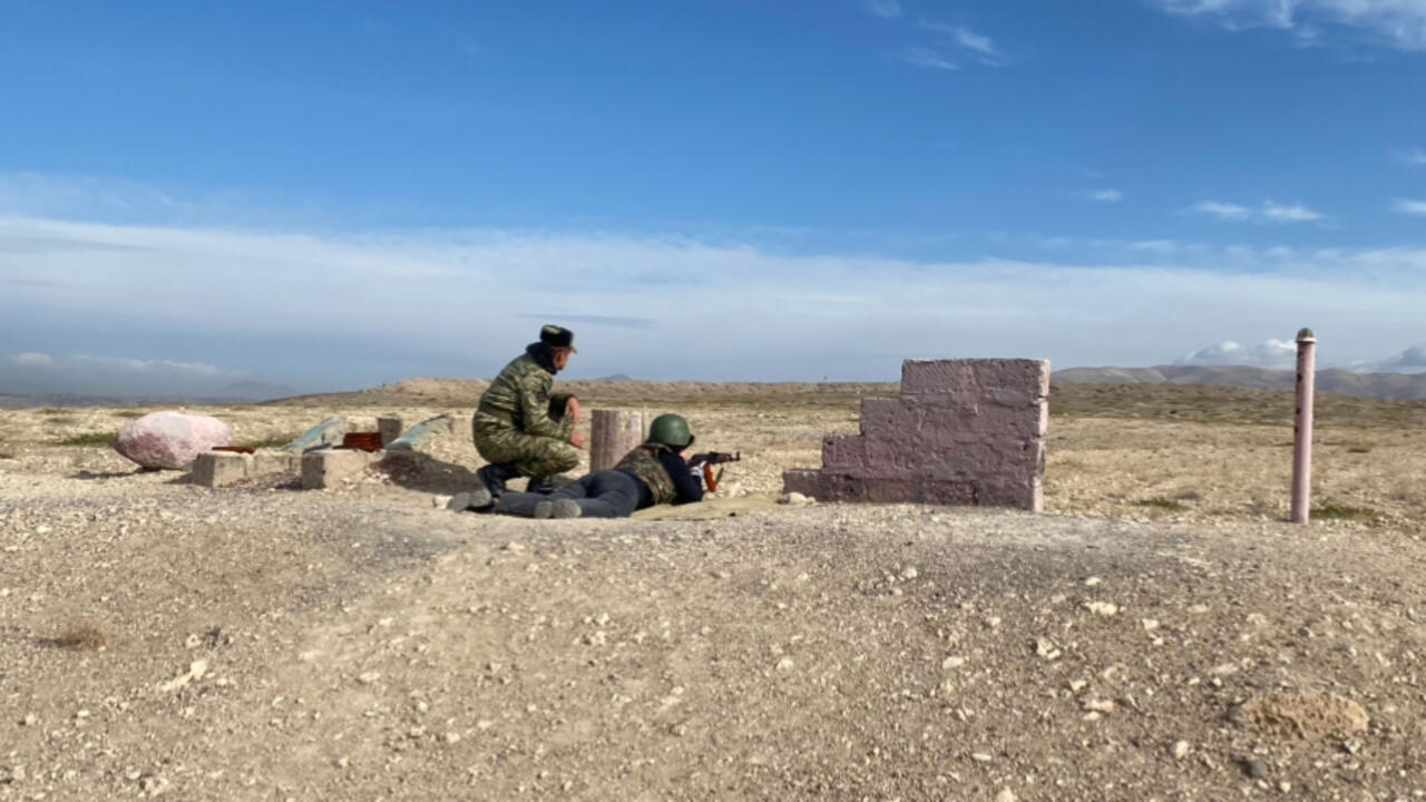 Entrenamientos de mujeres organizado por el Ministerio de Defensa de Armenia.