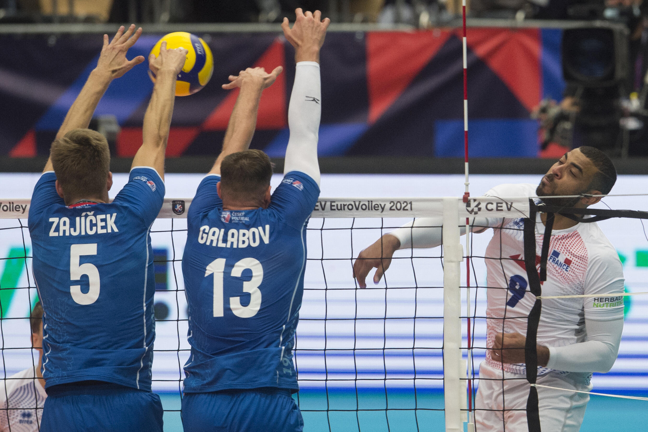 Le volleyeur français Earvin Ngapeth lors de la défaite des Bleus en 8e de finale de l'Euro à Ostrava, en République tchèque, le 13 settembre 2021.